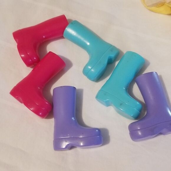 Vintage doll boots  Lot Bundle not sure if this are barbie bratz or monster high - Picture 1 of 6